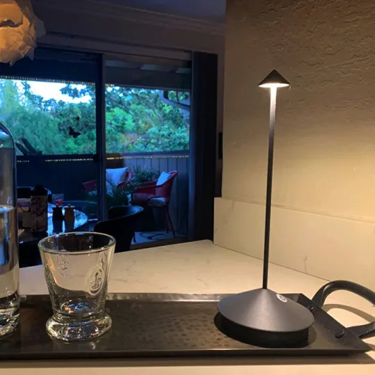 Bezprzewodowa Lampa Stołowa LED Z Regulacją Jasności Do Wnętrz - Dom Szyku